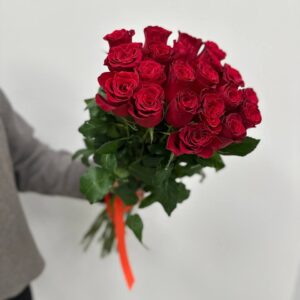21 красная импортная роза 60 см в ленте Гродно Кайф